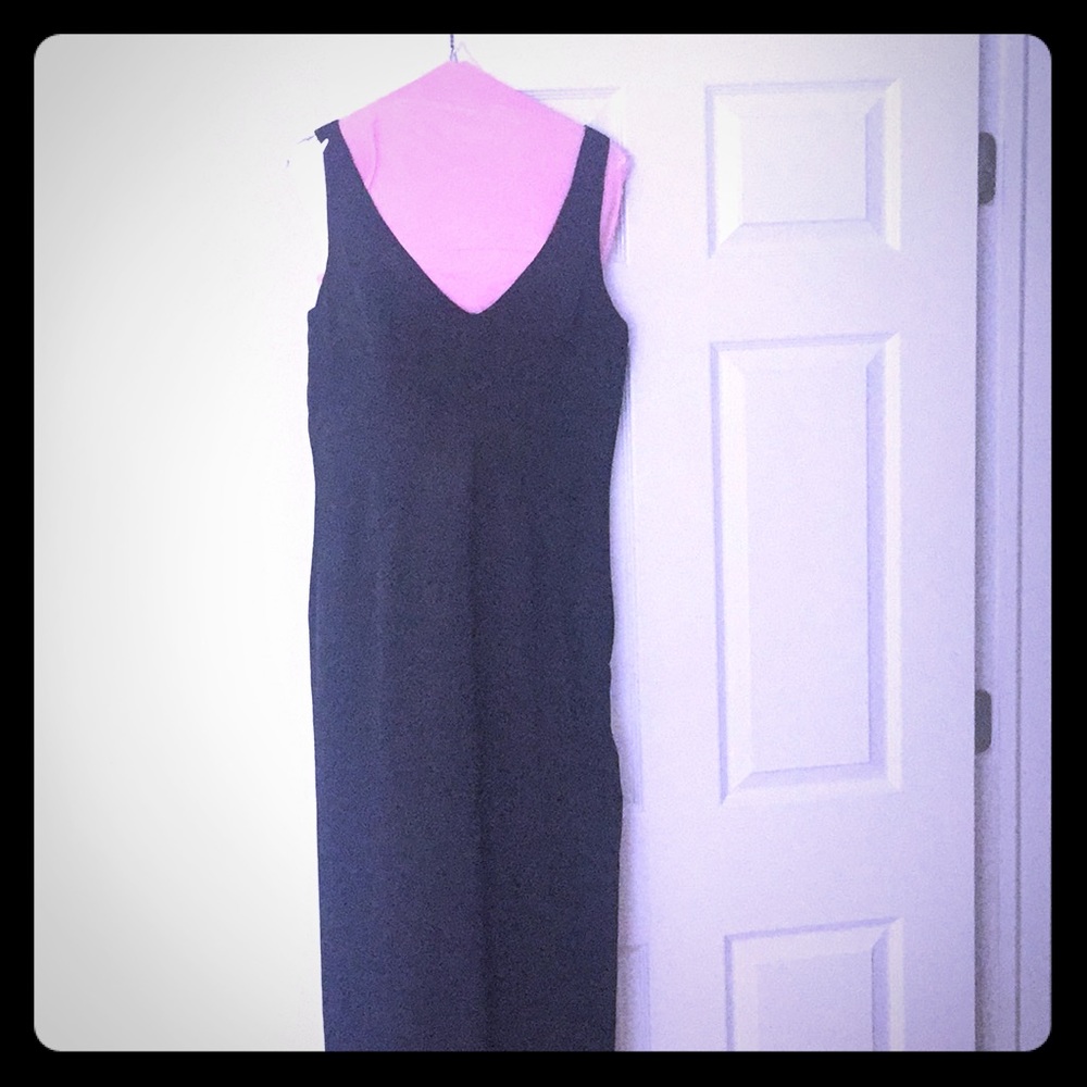 Long satin black dress with a red slit on the side